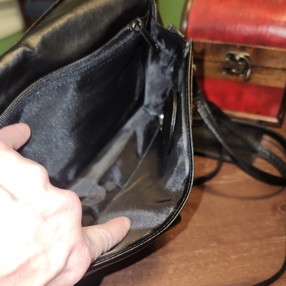 Wilson's Pelle Studio Black Leather Crossbody Wristlette Bag - Picture 12 of 16